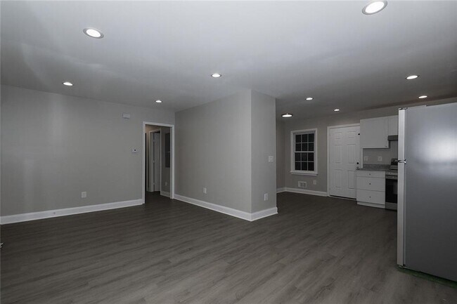 Building Photo - 157 Polar Rock Dr SW