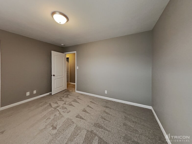 Building Photo - 1335 Loren Circle