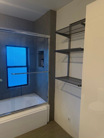 Building Photo - 500 N Washington St