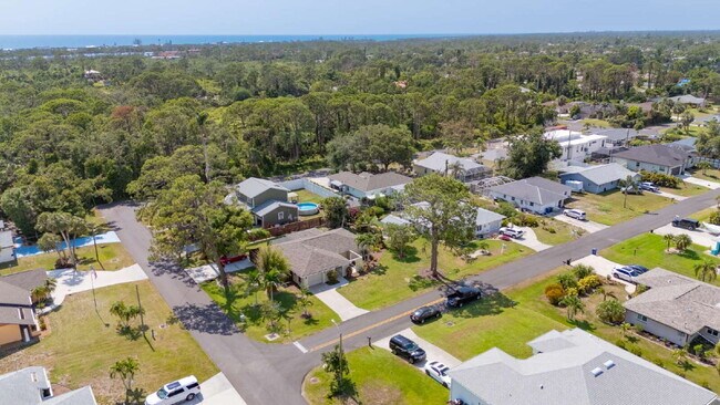 Building Photo - Luxury Seasonal Furnished Rental "Charming...