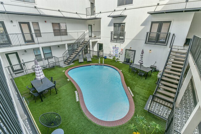 Building Photo - 17 Waugh Dr