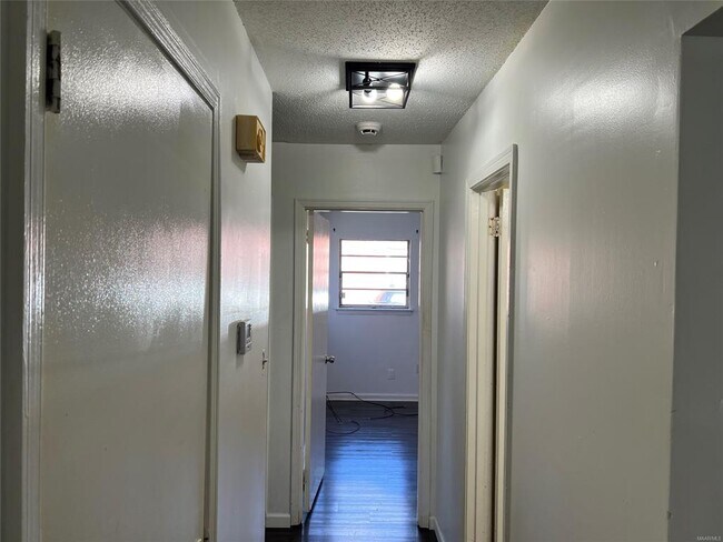 Building Photo - 307 Daman Dr