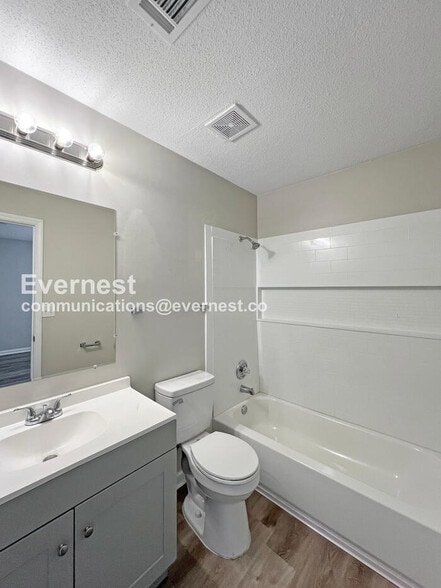 Building Photo - 886 Acorn Cove