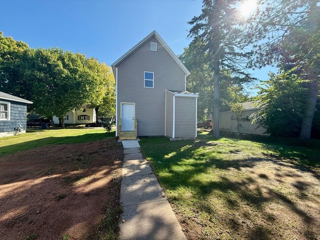 Building Photo - 2 Bed 1 Bath Single Family Home in Wausau