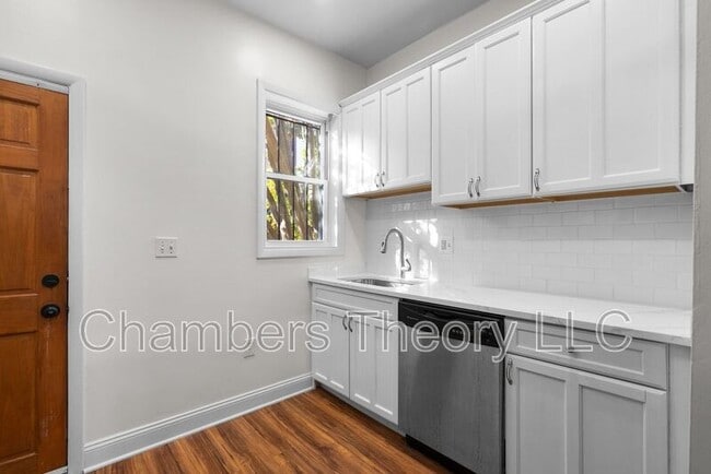 Building Photo - 1309 Emerald St NE