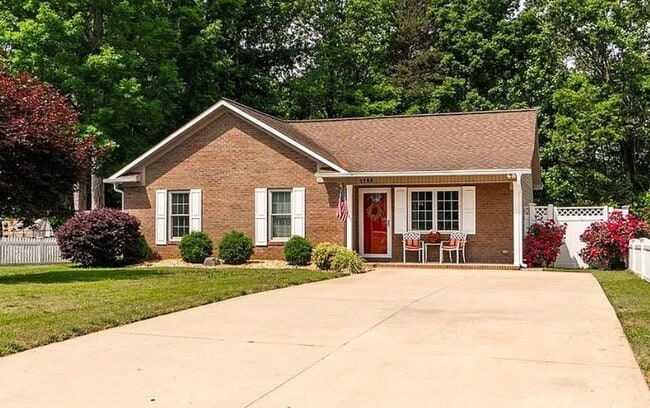 Primary Photo - 1290 Pyrtle Dr