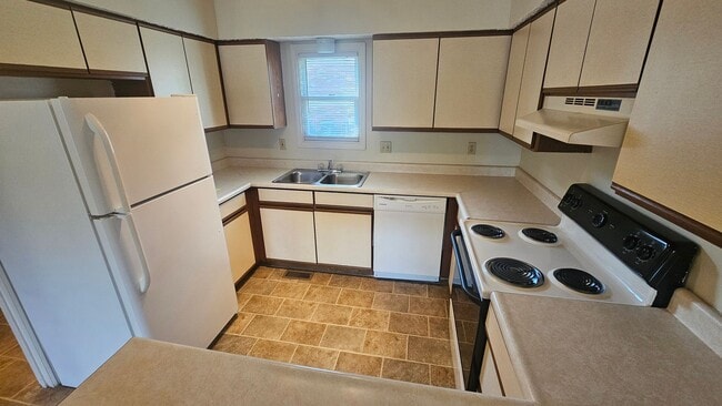 Building Photo - College Park - August 2026