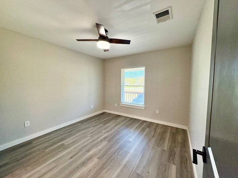 Bed 2 - 45263 Stringer Bridge Rd