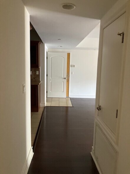 Building Photo - 11911 Mayfield Ave