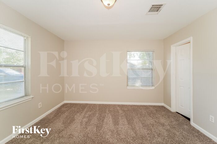 Building Photo - 710 Canary Cir