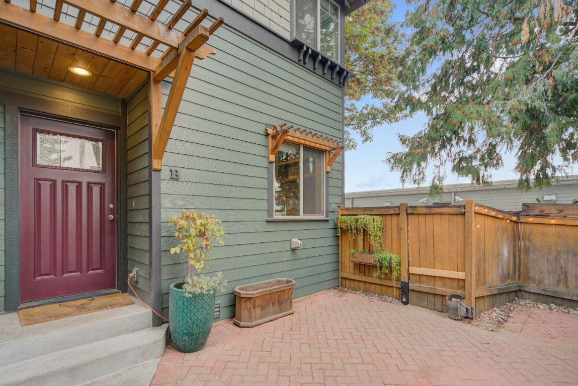 Building Photo - 308 20th Ave S