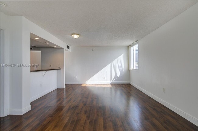 Building Photo - 850 N Miami Ave