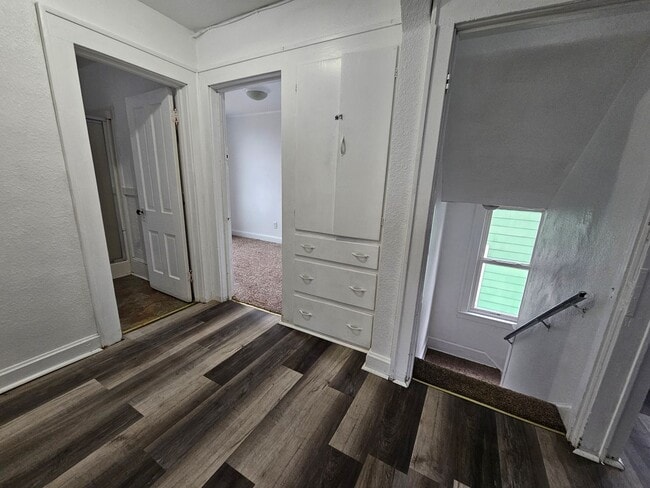 Building Photo - SW 4 bedroom 2 bath with fenced yard