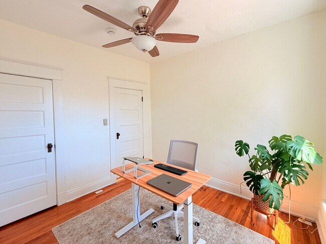 Building Photo - Charming 2 Bed 1 Bath Duplex in West Highlands