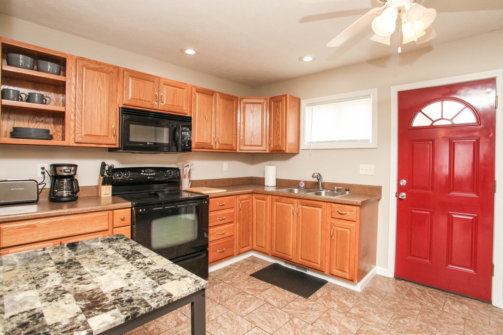 Building Photo - 809 N. SHERMAN