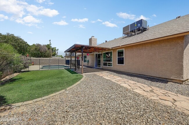 Building Photo - 4934 E Grandview St