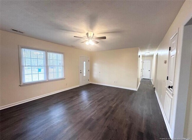 Building Photo - 1564 Rossmore Dr