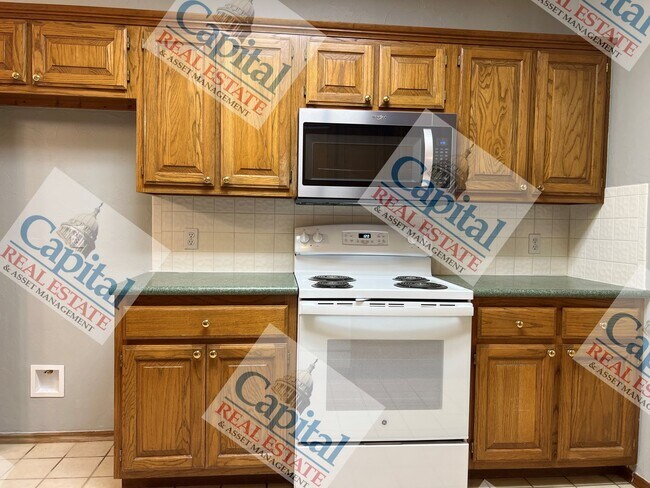 Building Photo - Beautiful 3 Bedroom W/ Move In Special