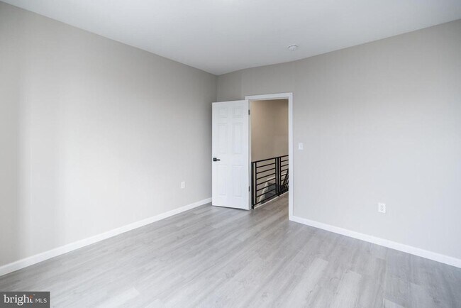 Building Photo - 2265 E Clearfield St