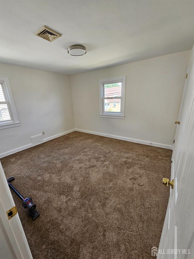 Building Photo - 33 Avenel St