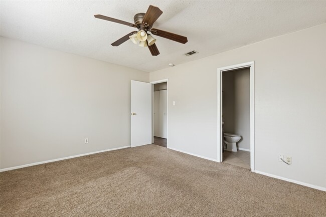 Building Photo - 324 Olive St