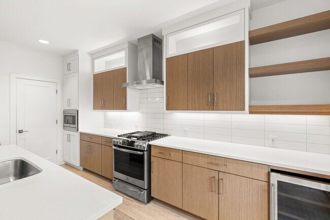 Building Photo - Stunning, Modern 4 bed home with attached ADU in King Neighborhood - AVAILABLE NOW!!