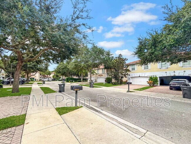 Building Photo - 4528 Thornwood Cir
