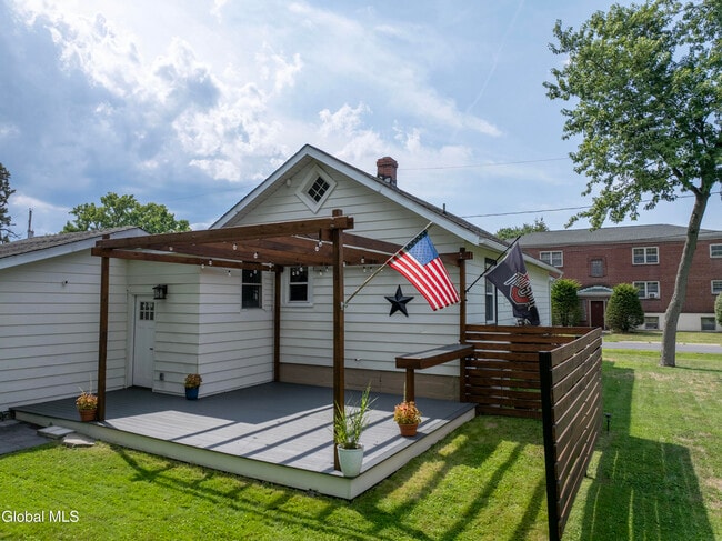 Building Photo - 33 Clinton St