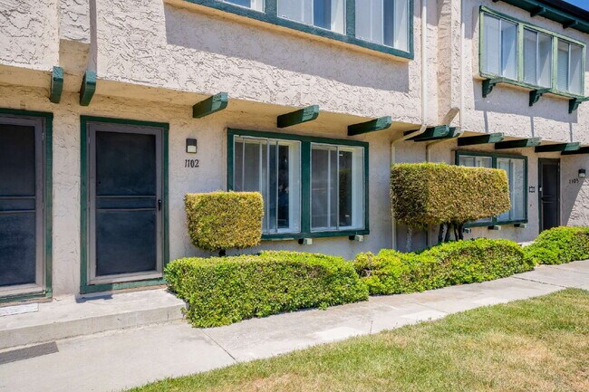 Building Photo - Spacious Condo in Santa Clara - Easy Commute!