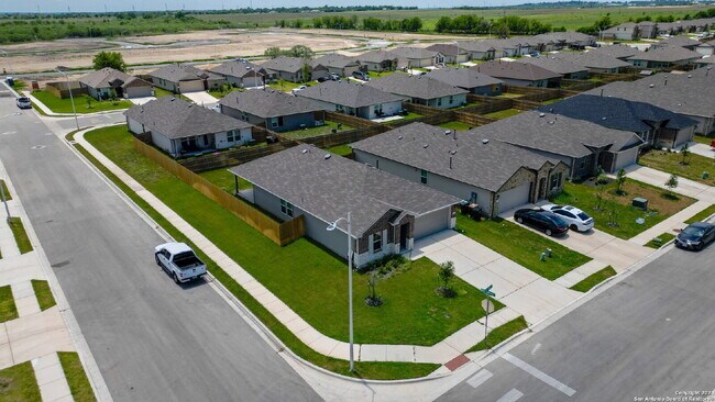 Building Photo - 140 Fireoak Dr