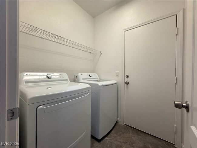 Building Photo - 661 Newquay Ct