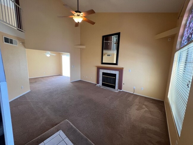 Building Photo - Spacious 2bed/ 2.5 bath Townhouse in Gated...