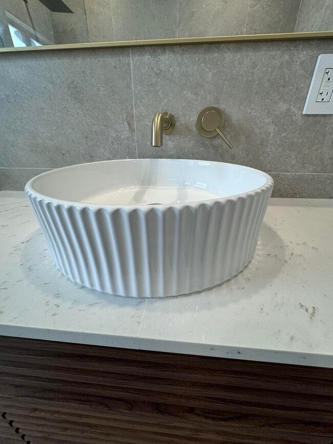 Building Photo - 795 Highland Dr