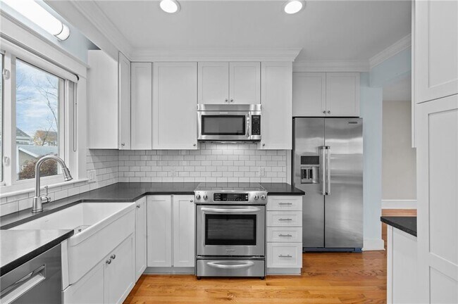 Building Photo - 36 Almy St