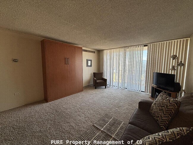 Building Photo - Large furnished studio apartment!