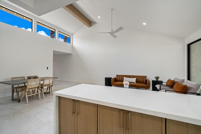 Building Photo - 179 Gran Via