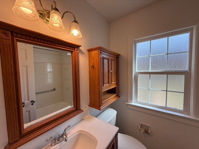 Building Photo - 2 Bedroom fenced yard with BONUS Room