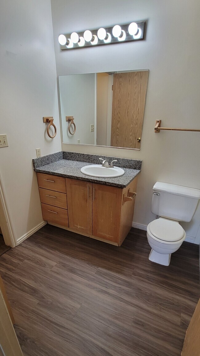 Building Photo - 190 W 700 N