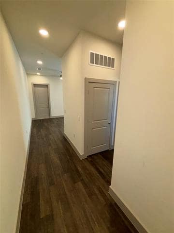 Building Photo - 2036 Oak Grove Ln