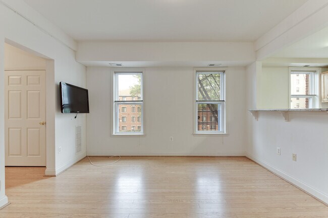 Primary Photo - 1340 Fairmont St NW