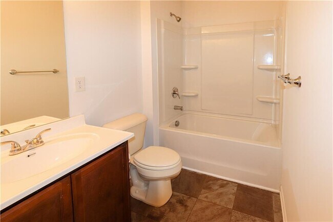 Building Photo - 31 Southfork Dr