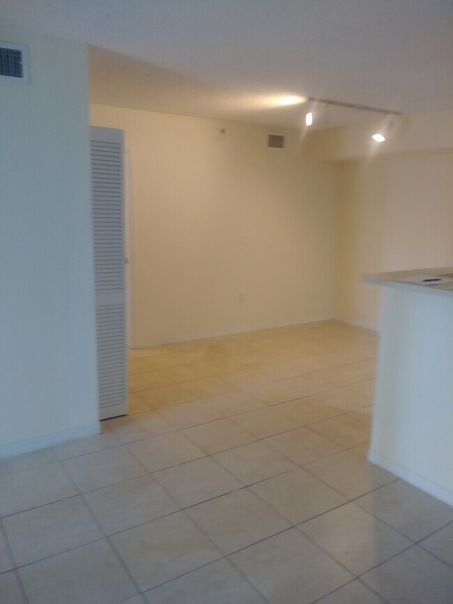 Building Photo - Cozy 1bedroom/1bath on first floor
