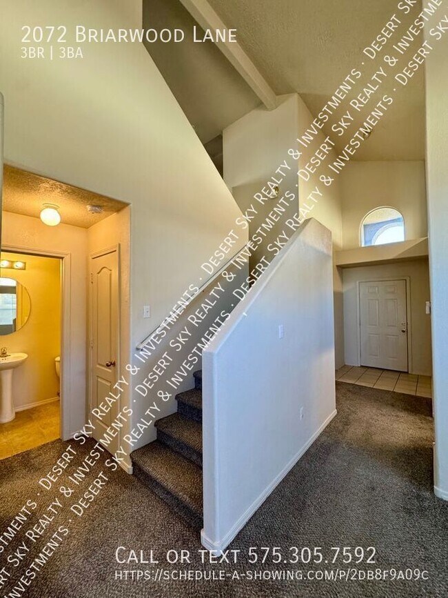 Building Photo - 2072 Briarwood Ln