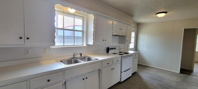 Building Photo - 218 Dodson St