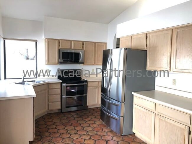 Building Photo - Three Bedroom/Two Bath Home