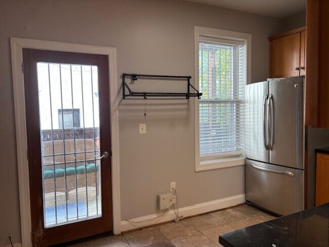 Building Photo - 2831 11th St NW