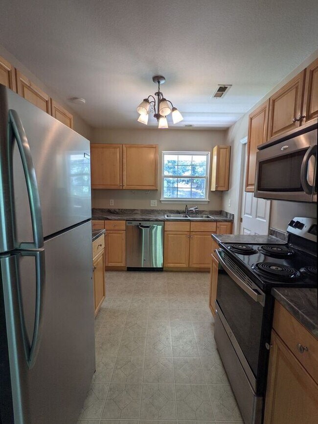 Building Photo - Woodfin Rental!