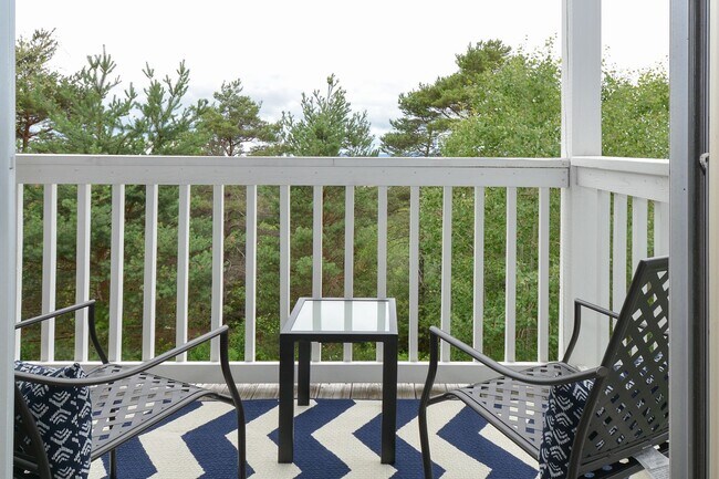 Building Photo - Two Bedroom Contemporary Style Apartment on the Third floor