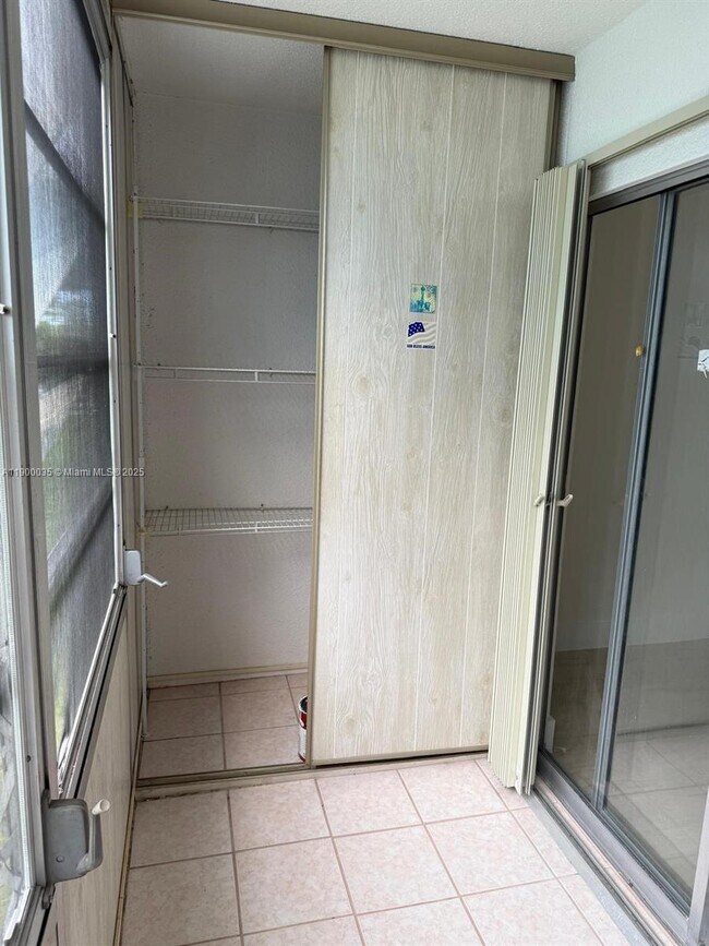 Building Photo - 100 SW 132nd Way