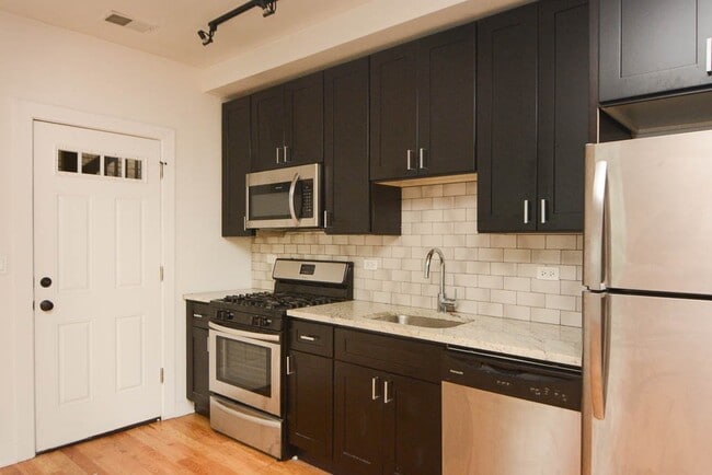 Building Photo - 2206 W Eastwood Ave